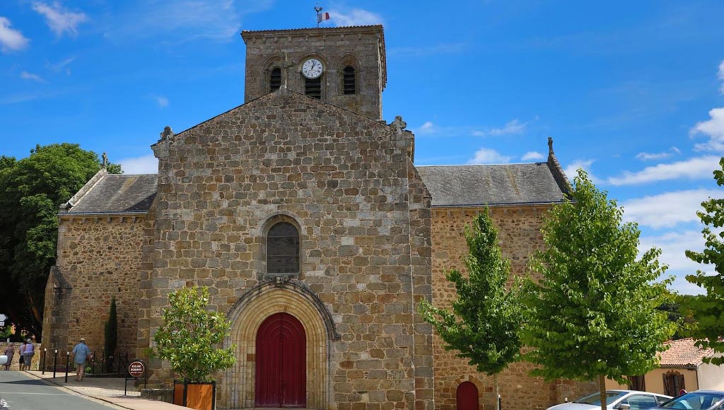 L'église Saint-Jacques au cœur de la ville de Pouzauges