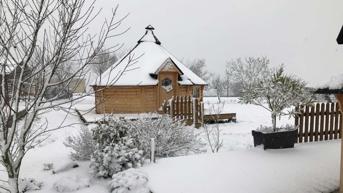 Kota finlandais sous la neige à la Courillère en Vendée